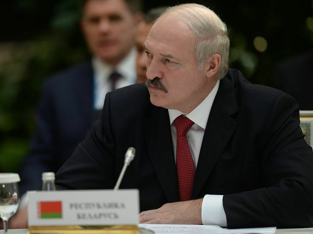 “Коронавирус мне подкинули”: Лукашенко заявил, что его намеренно заразили COVID