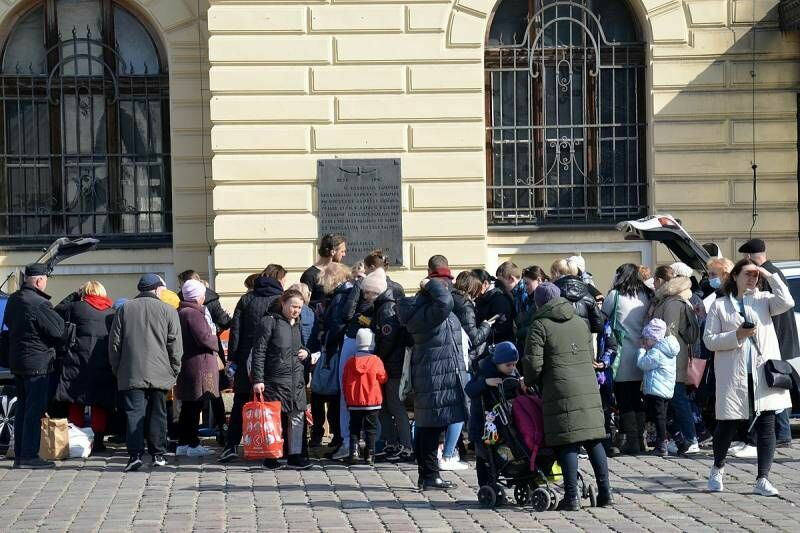 Свыше половины беженцев из Украины покинули Польшу