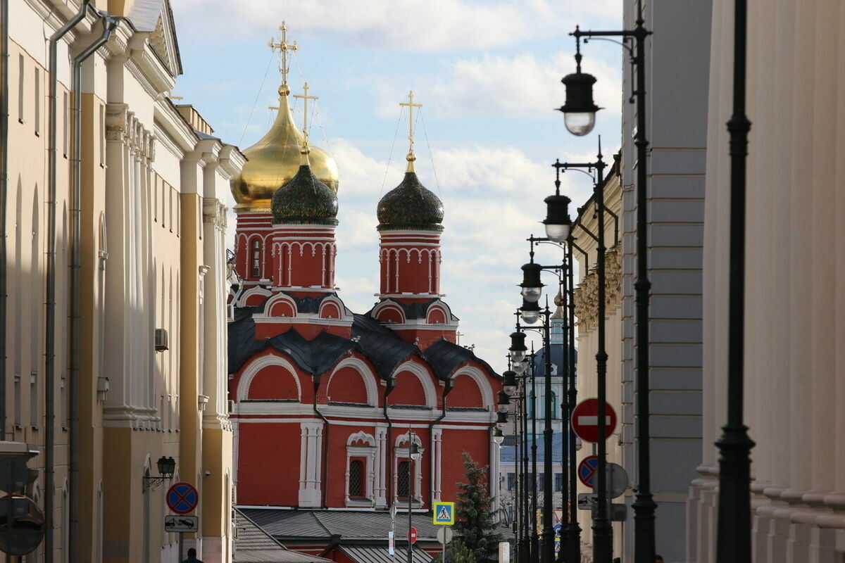 РПЦ требует от мэрии Москвы передать ей в собственность храмы на Варварке и в Зарядье