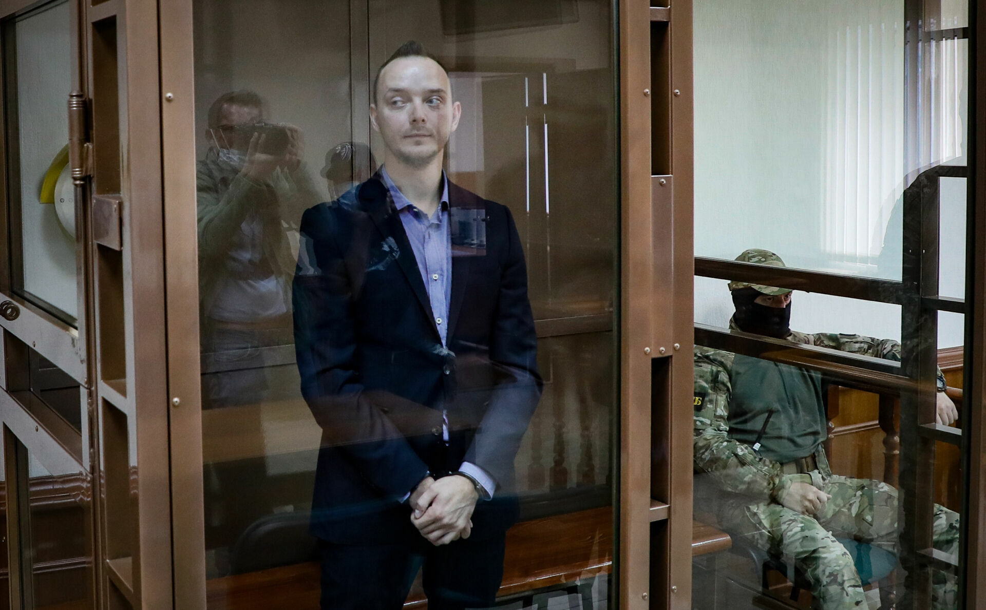 Суд счел законным продление ареста Ивану Сафронову