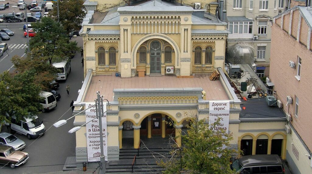 В Киеве неизвестные нарисовали свастику возле синагоги