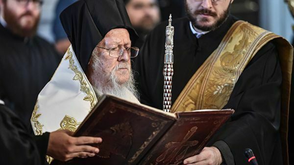 Константинопольский патриарх подписал томос автокефалии украинской церкви