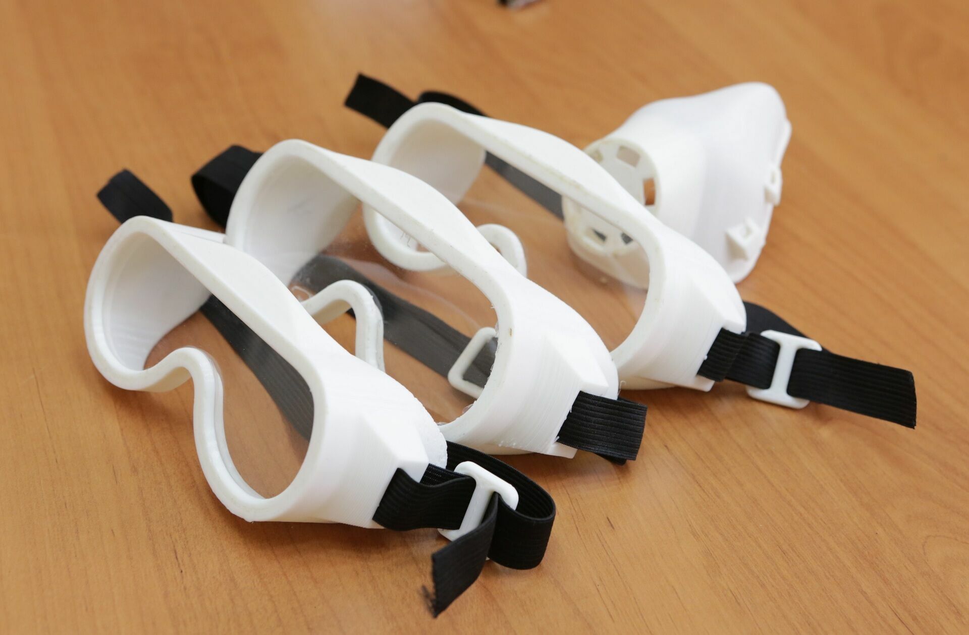 Томские инженеры усовершенствовали антивирусные очки и защитные экраны