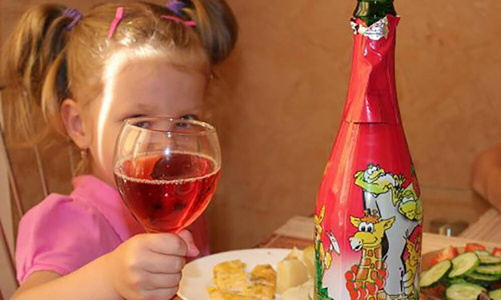 Милонов предложил ограничить продажу детского шампанского