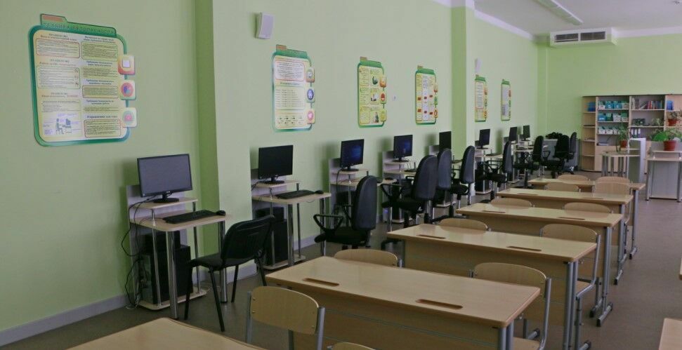 Школы Саратова вновь эвакуируют из-за угроз минирования