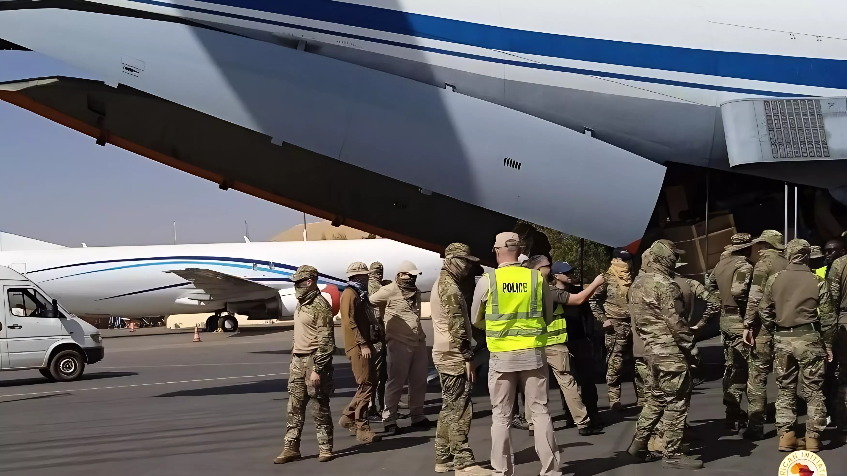 Российские военныек прилетают в Африку