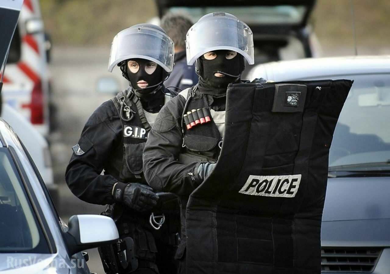 Во Франции задержаны более 20 чеченцев по подозрению в  вымогательстве