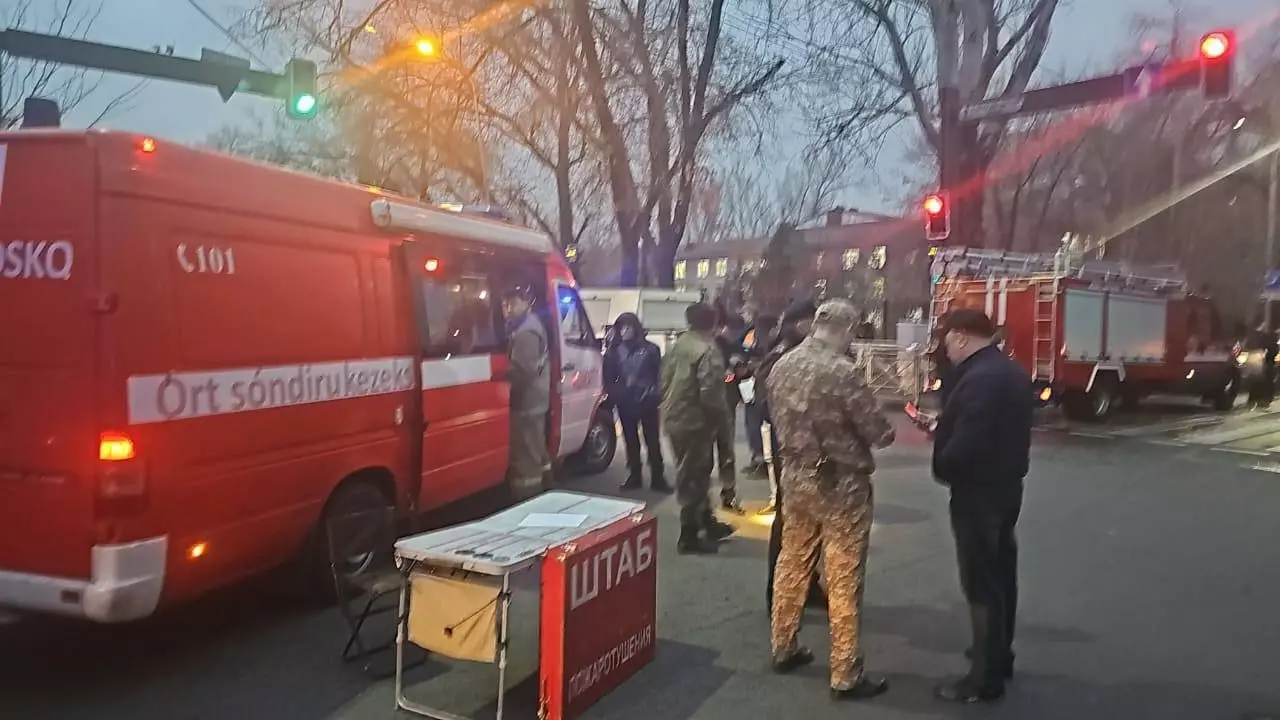 Двое россиян погибли при пожаре в хостеле в Алма-Ате