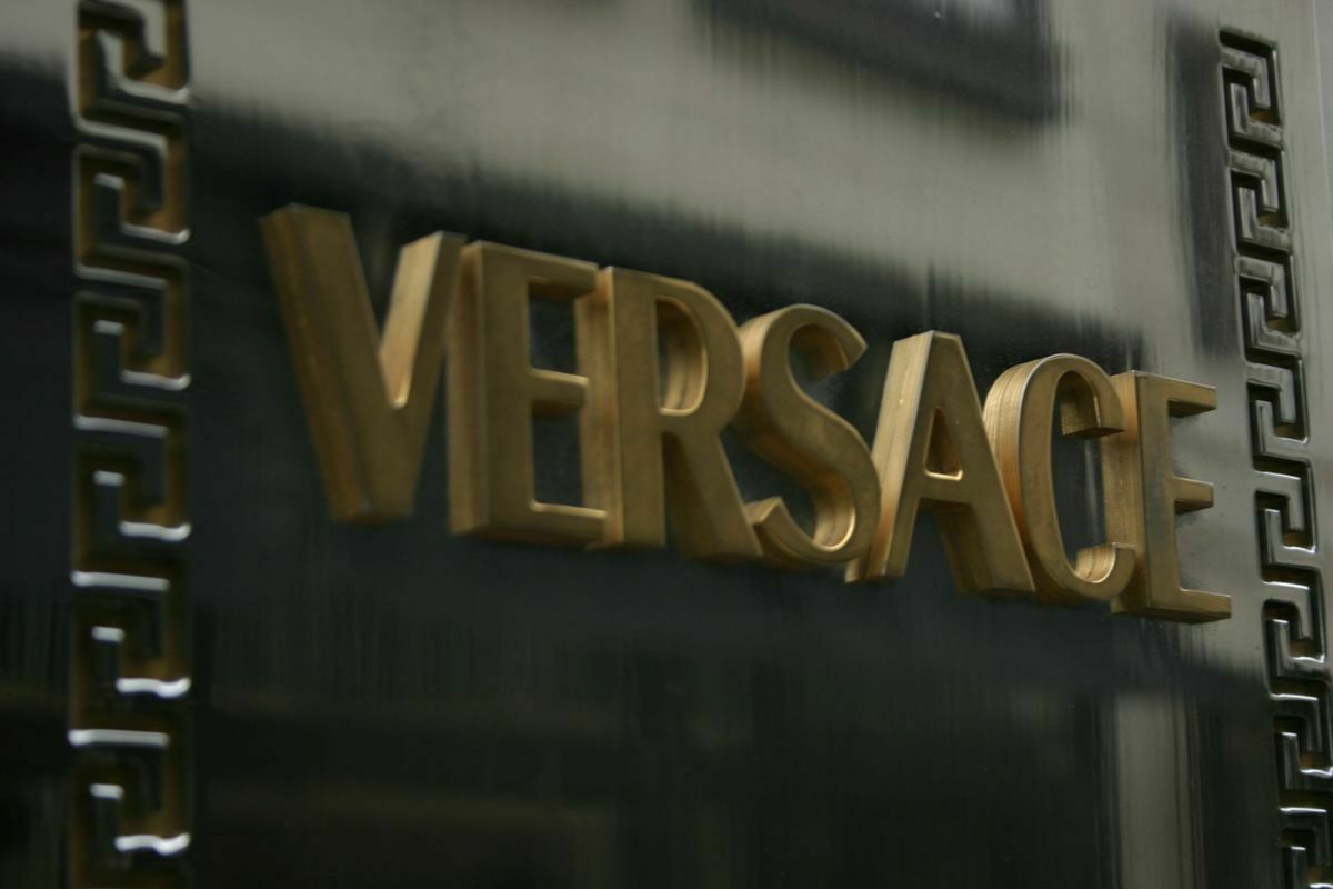 Семья Версаче продаёт торговый дом Versace за $2 млрд