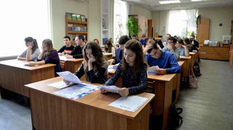 В Карачаево-Черкесии школьников на ОГЭ заставили раздеваться