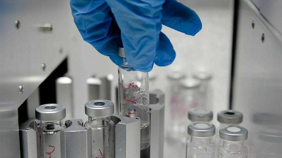У бывшей сотрудницы института биотехнологий в Украине нашли флаконы с опасным вирусом