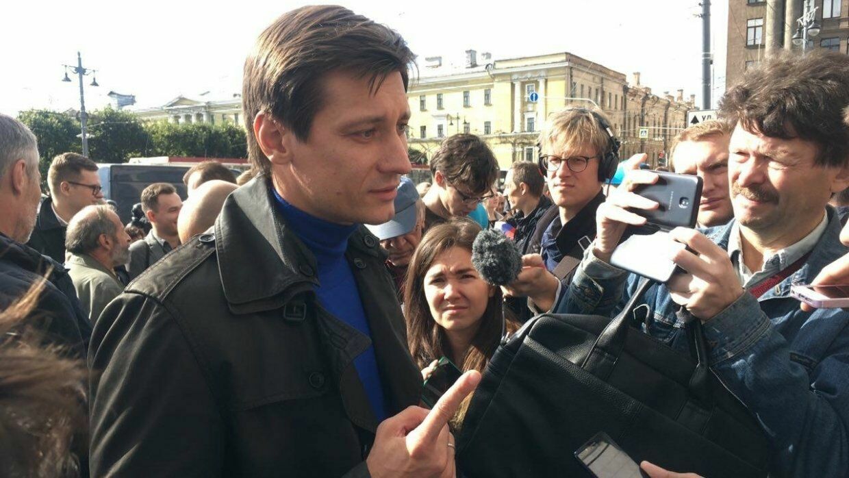 Третьего ареста не дано: Дмитрий Гудков вышел на свободу