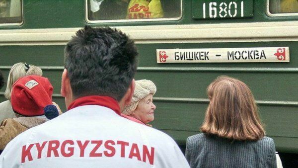Версии экспертов: зачем Россия объявила миграционную амнистию для киргизов