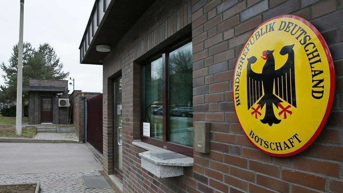 Die Zeit: Россия обвинила Германию в «неосмотрительности» и выслала 20 ее дипломатов