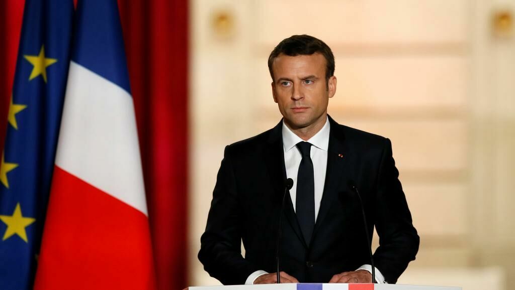 Макрон обещает вернуть французам веру в демократию