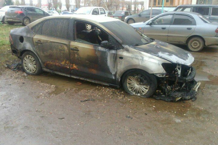 В Башкирии местные бомбилы жгут машины известного сервиса такси (Видео)