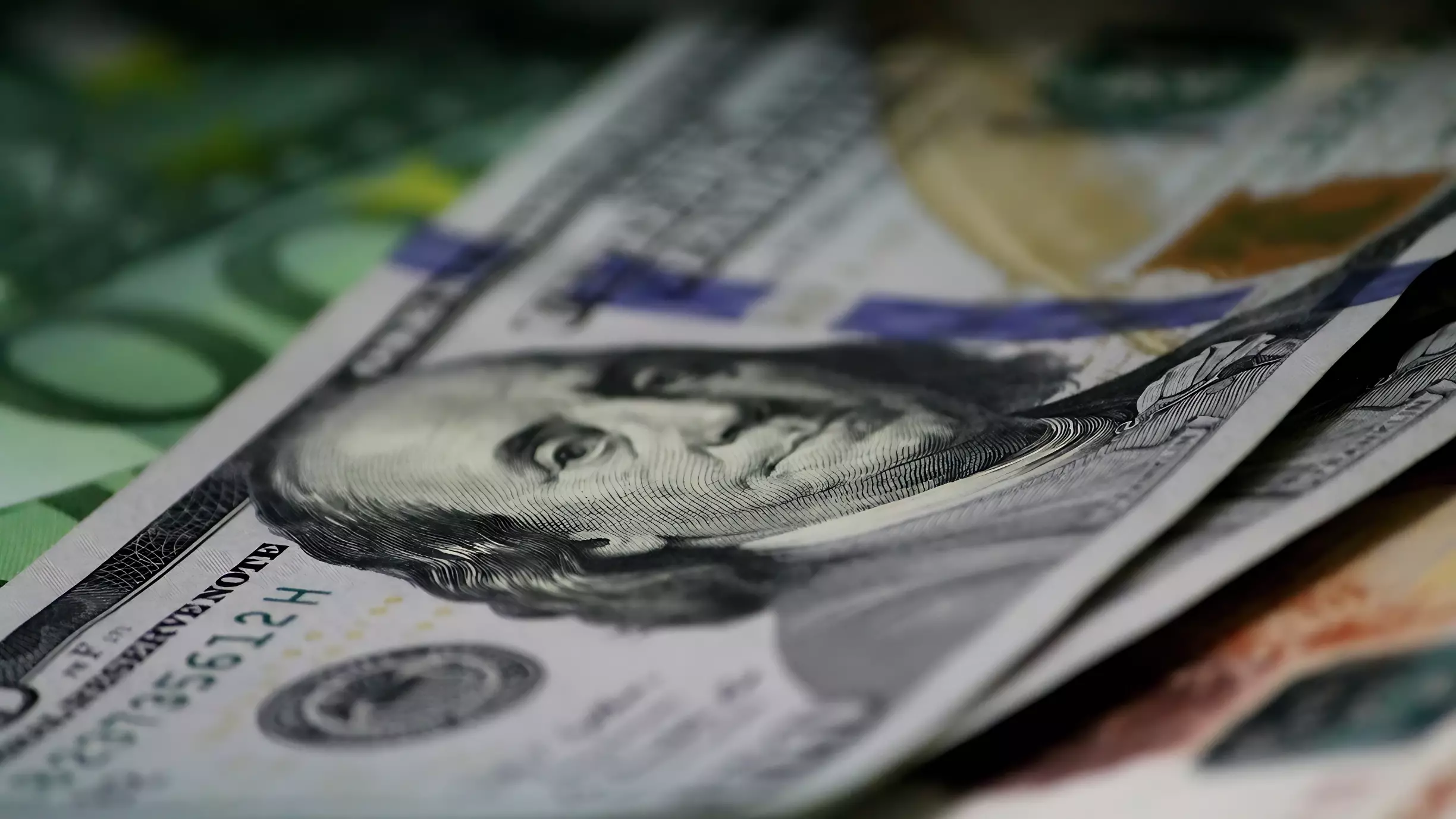Эксперты про курс доллара в апреле 2024-го: будут колебания