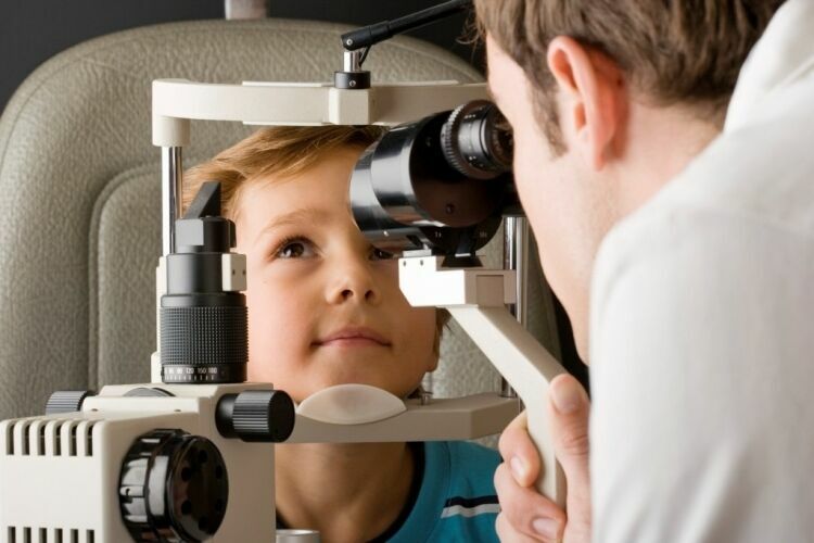 Офтальмологи рекомендуют проверить зрение детей перед отправкой в школу