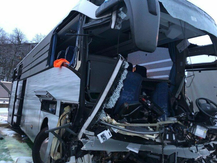 В Швейцарии автобус с российскими туристами попал в аварию