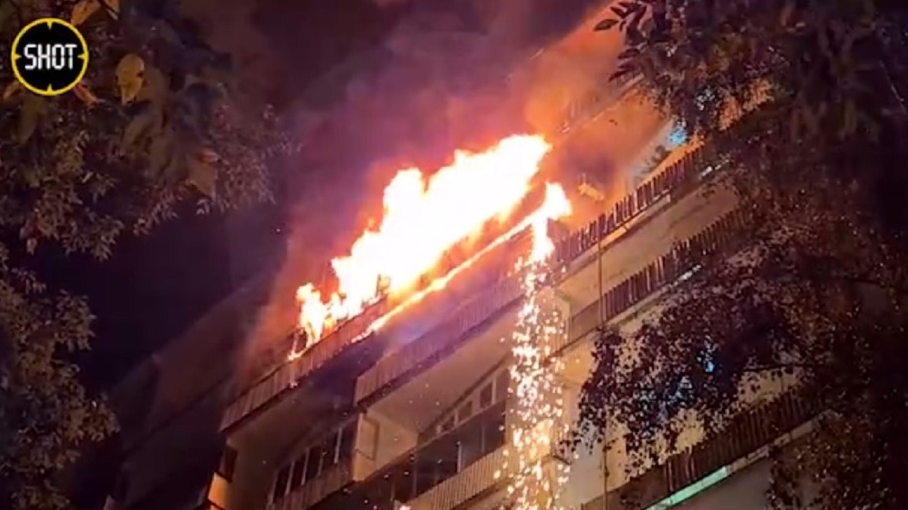 В Москве вспыхнул пожар в жилом многоэтажном доме
