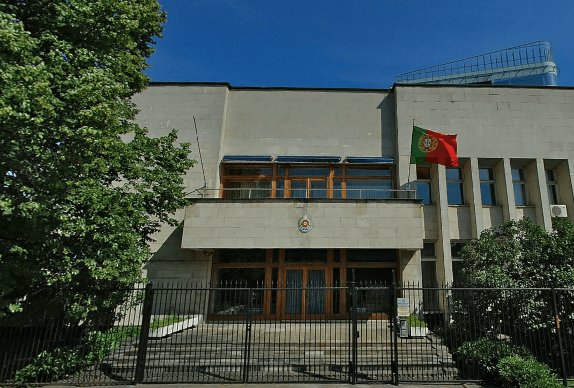 1 российское посольство. Посольство Португалии в Москве. Посольство России в Португалии. Москва здание посольство Португалий. Грохольский посольство Португалии.
