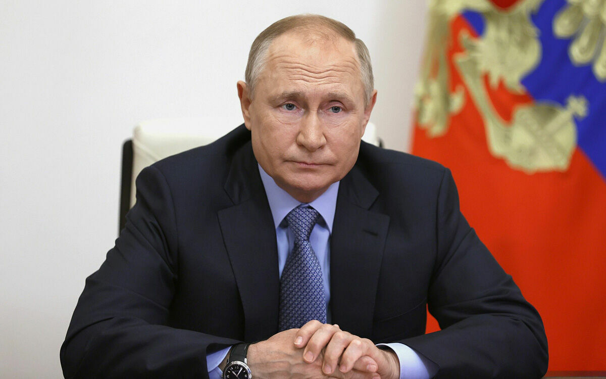 Путин поручил разработать план борьбы со штаммом "Омикрон"
