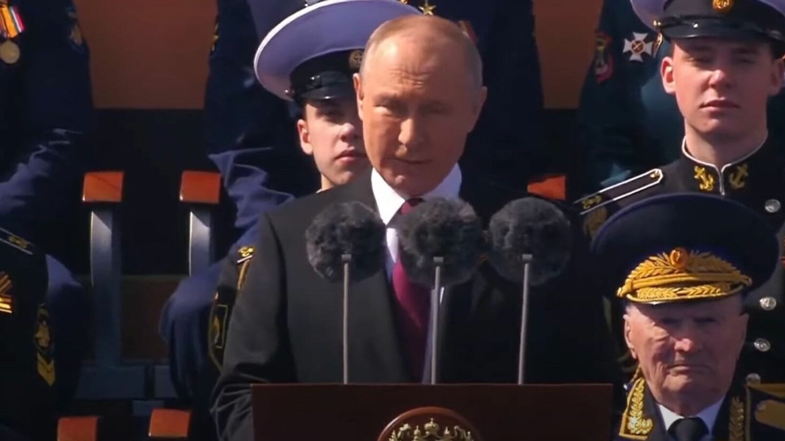 Владимир Путин поздравил россиян с Днем Победы (ВИДЕО)