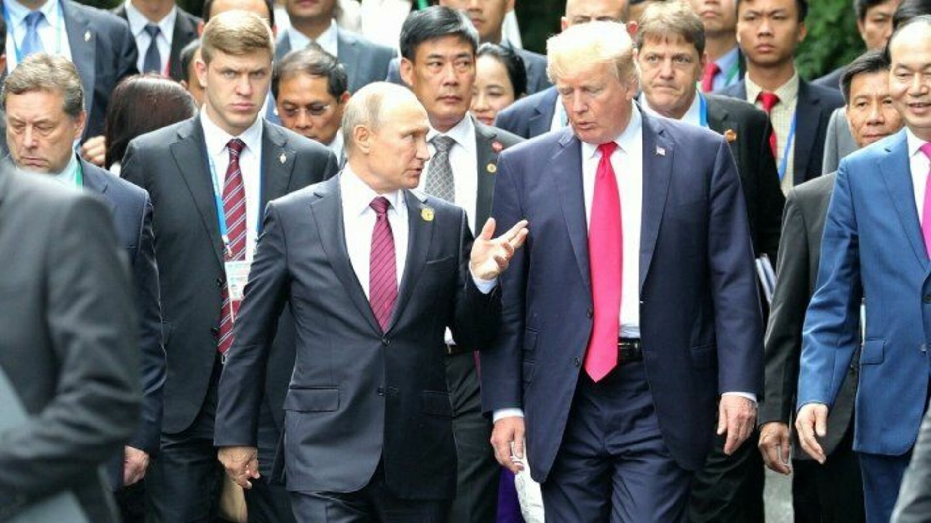 Трамп переговоры. Рядом с Путиным.
