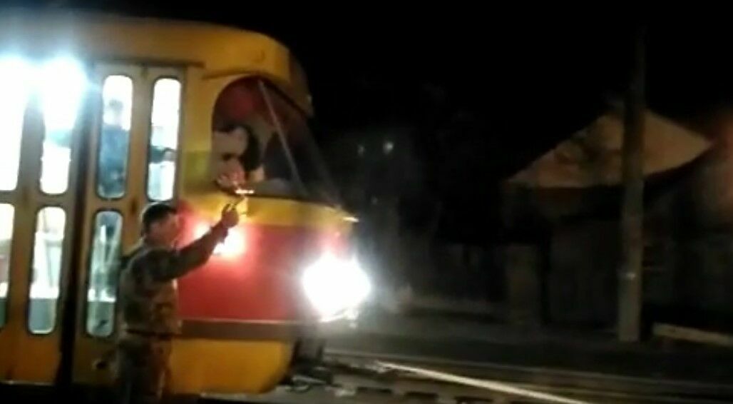 Трамвай-"спасатель" стал героем соцсетей