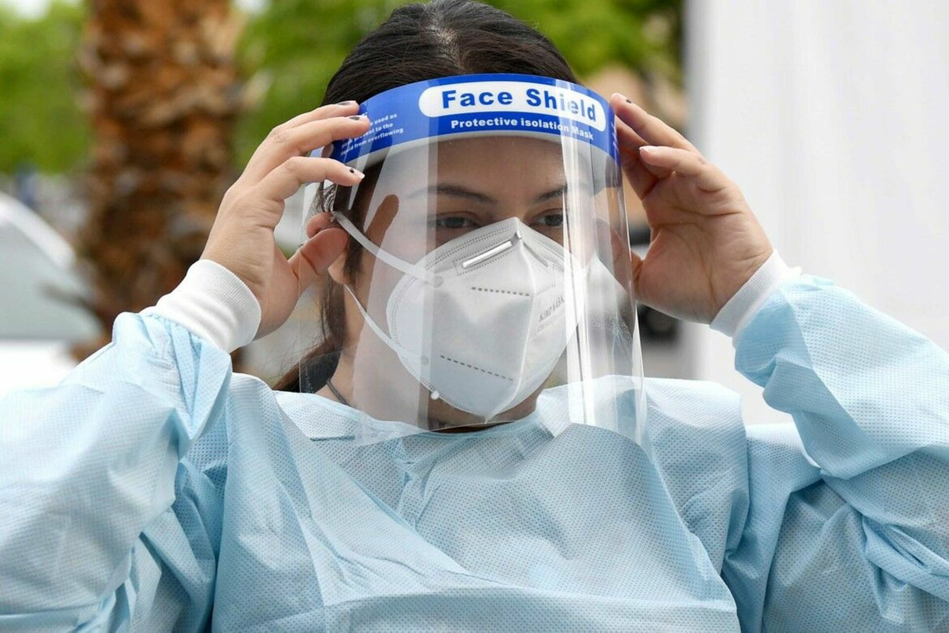Использование медицинских масок. Маска защитная медицинская. Защитная маска для лица. Защитные маски от коронавируса. Медицинская маска для лица.
