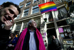 В аэропорту Амстердама Путина встретят радужные флаги ЛГБТ-движения