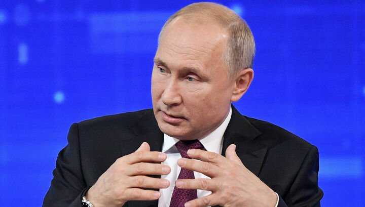 Путин поручил увеличить пособия по уходу за детьми