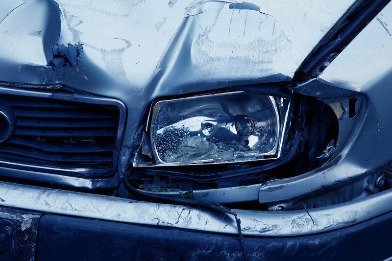 В Свердловской области водитель легковушки погиб после столкновения с грузовиком