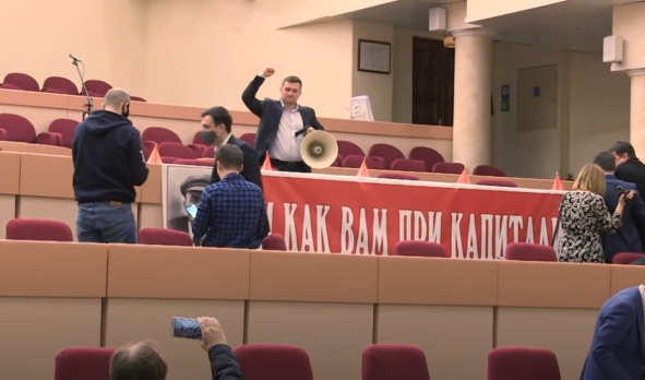Депутат-коммунист из Саратова подрался в Думе на день рождения Ленина