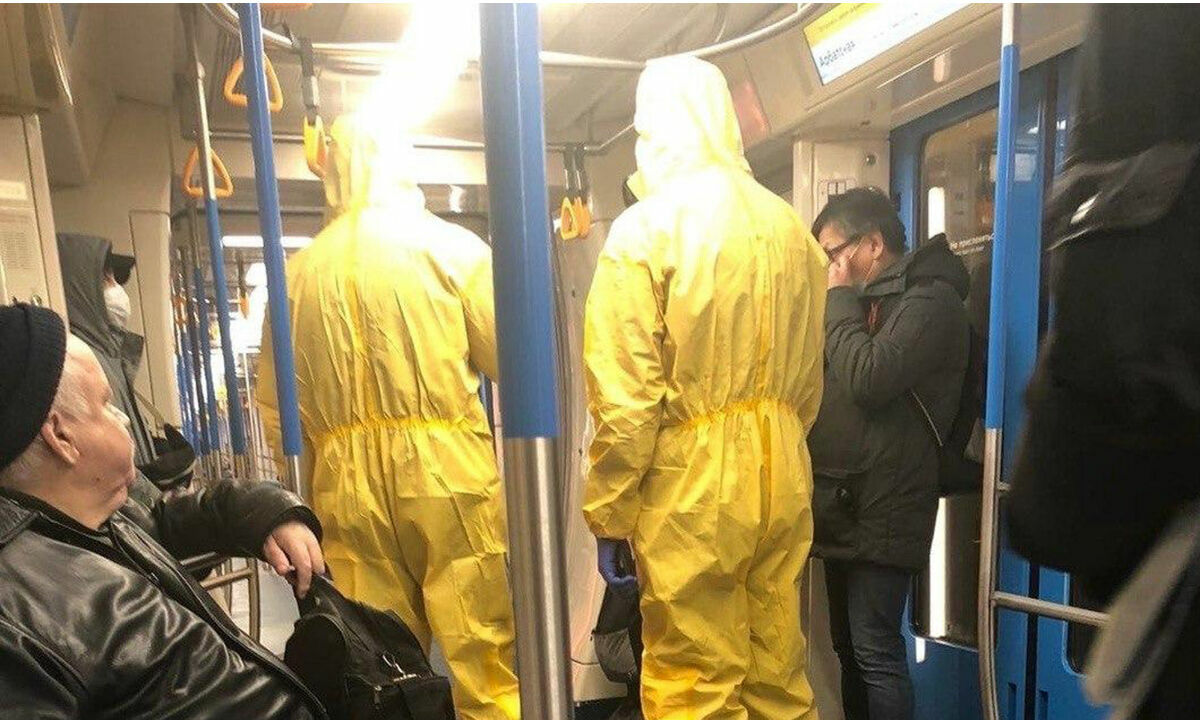 Вирусный юморок: московское метро объявило в розыск пранкеров в защитных костюмах