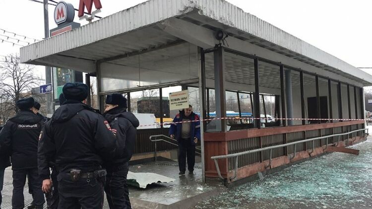 Остановка сотряслась от взрыва у метро «Коломенская» (видео)