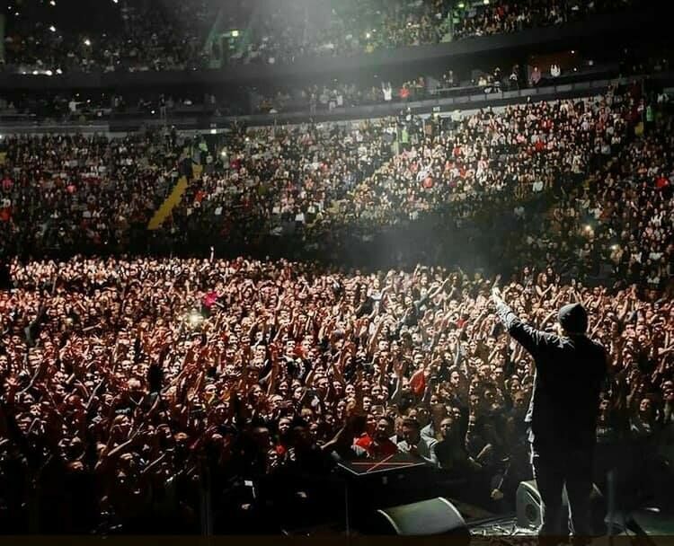 Вопрос дня: кто разрешил рэперу Басте выступить в огромном зале с тысячами зрителей?