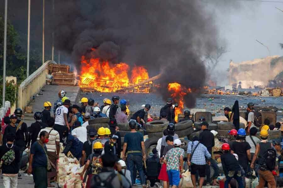 Более 50 человек, в том числе двое детей, погибли при разгоне протестов в Мьянме