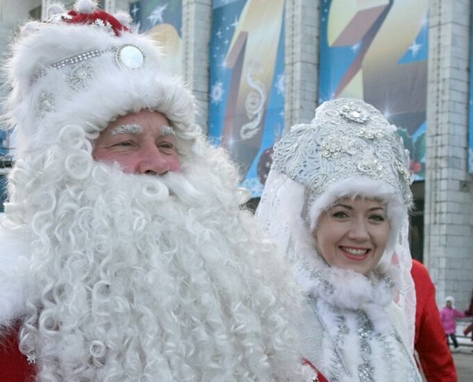 Дед Мороз и Йоулопукки поздравили друг друга с Новым годом