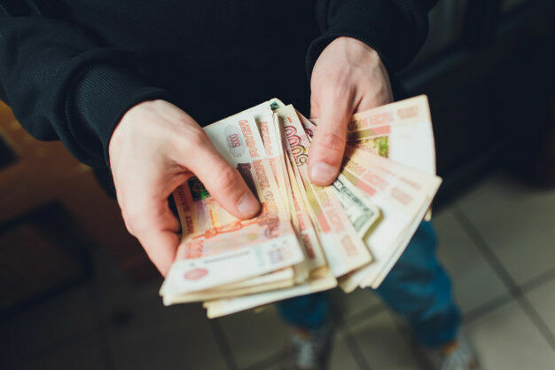ЦБ: жители России задолжали банкам рекордные 20,9 триллиона рублей