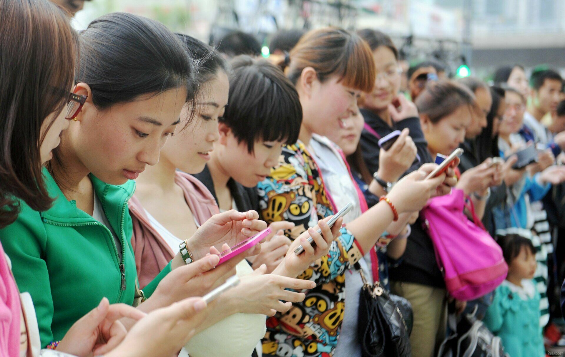 Наше будущее, их настоящее: китайцев обязали сканировать лица смартфонами