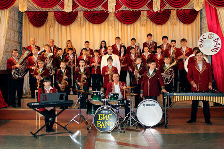 Духовой оркестр "Бис Band" из Карасука покорил не только россиян, но известен и за рубежом.