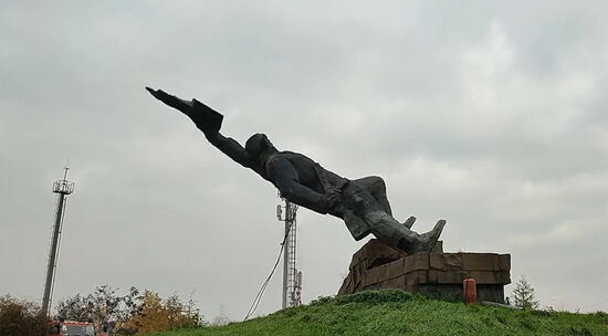 В Ужгороде снесли памятник советским солдатам