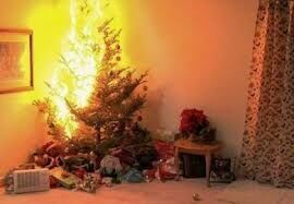 МЧС сообщило, как не сгореть вместе с новогодней елкой