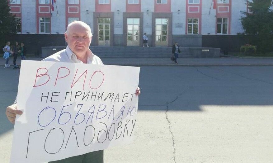 В Барнауле задержали активиста за надпись про Путина на его маске