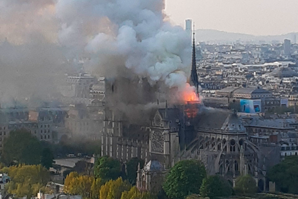 ЮНЕСКО поможет в реставрации сгоревшего собора Парижской Богоматери