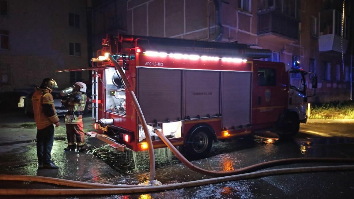 При пожаре в жилом доме Екатеринбурга погибли два человека
