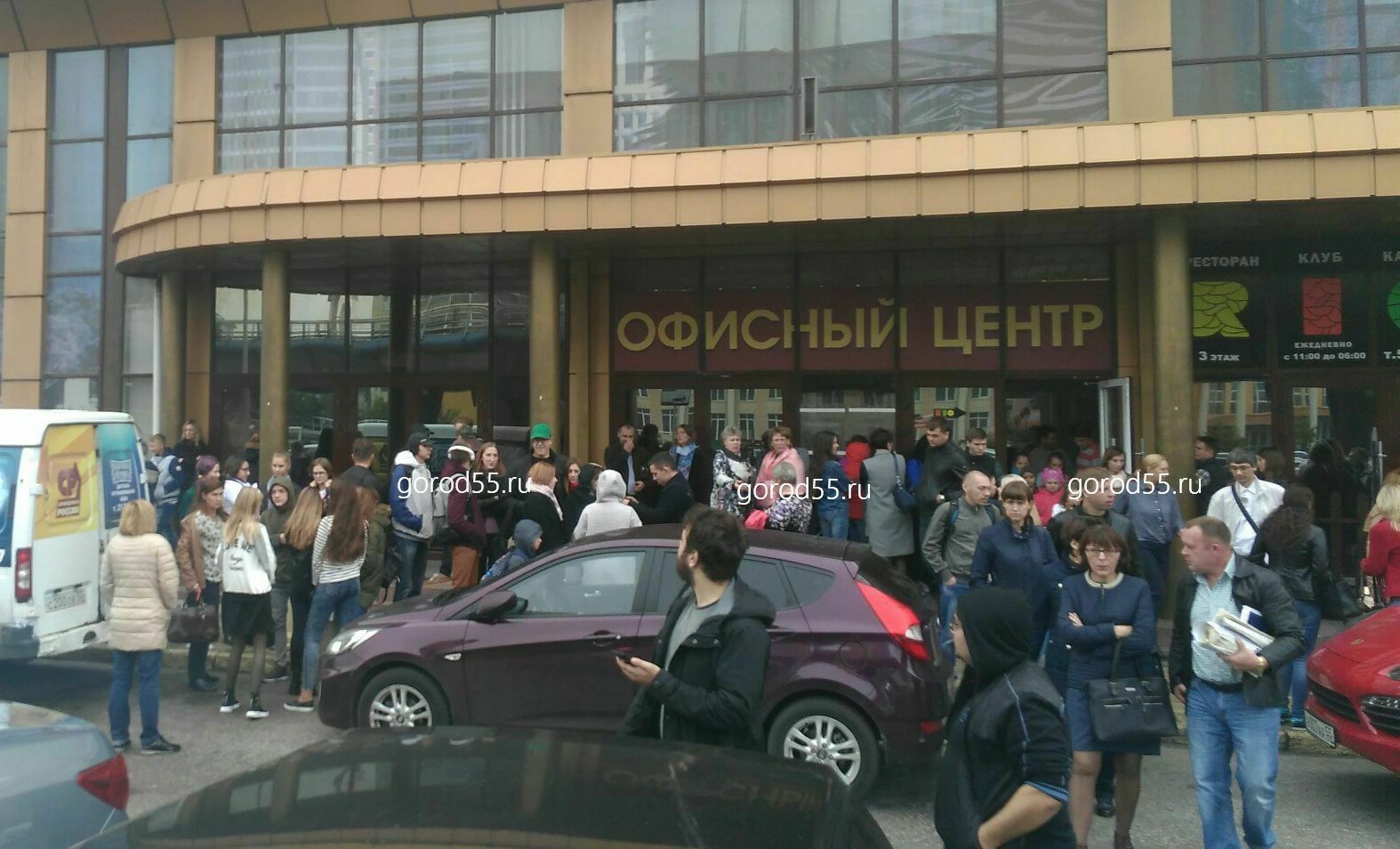 В Омске экстренно эвакуируют торговый центр "Миллениум"