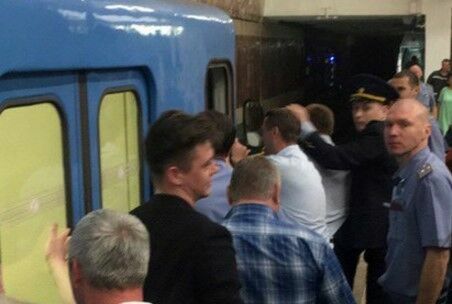Новость о подталкивании пассажирами поезда в Новосибирске назвали шуткой