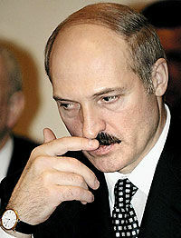 Лукашенко маневрирует
